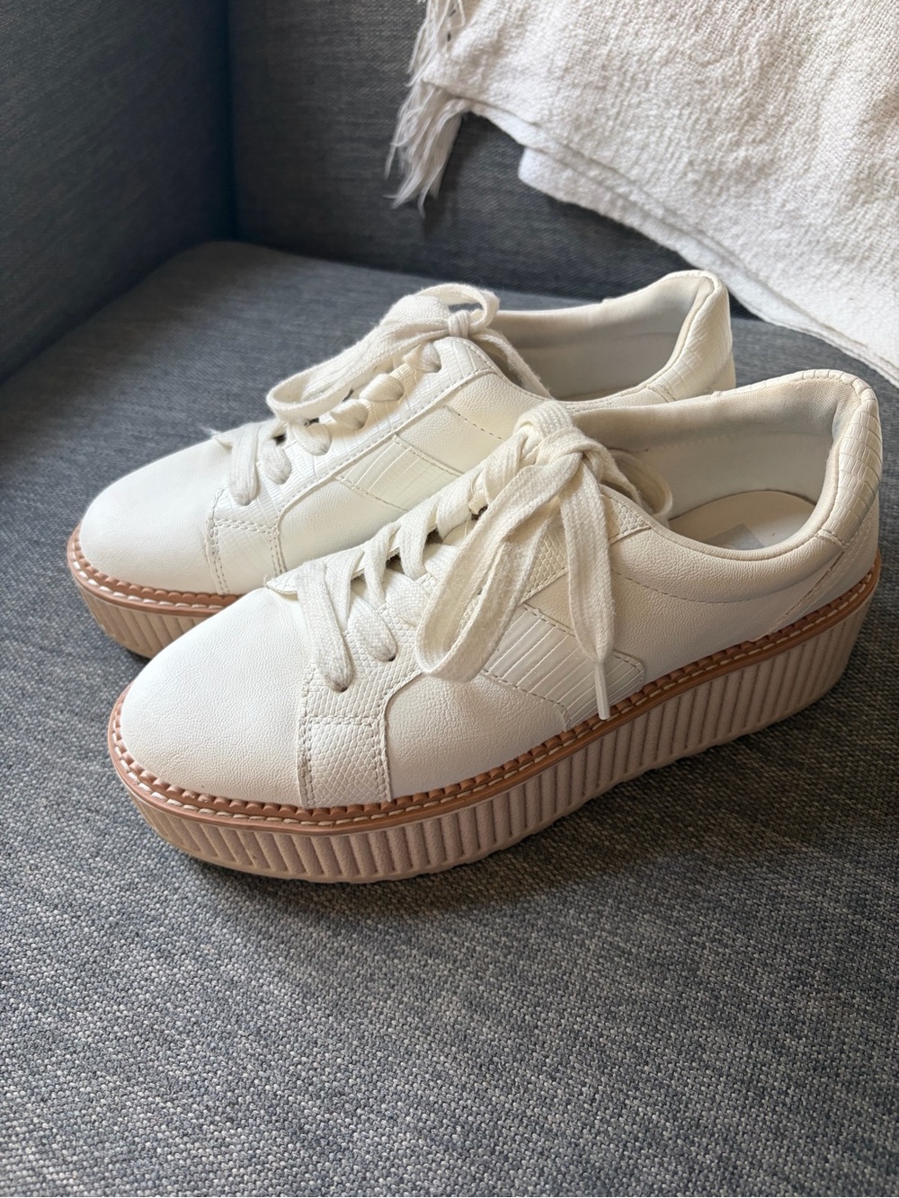 DV Dolce Vita Brin White Platform Sneakers Embossed Lizard Leather Size 7